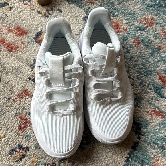 (Grade School) Nike Star Runner 4 'Triple White' DX7615-100 size 12 youth no box - Picture 3 of 6